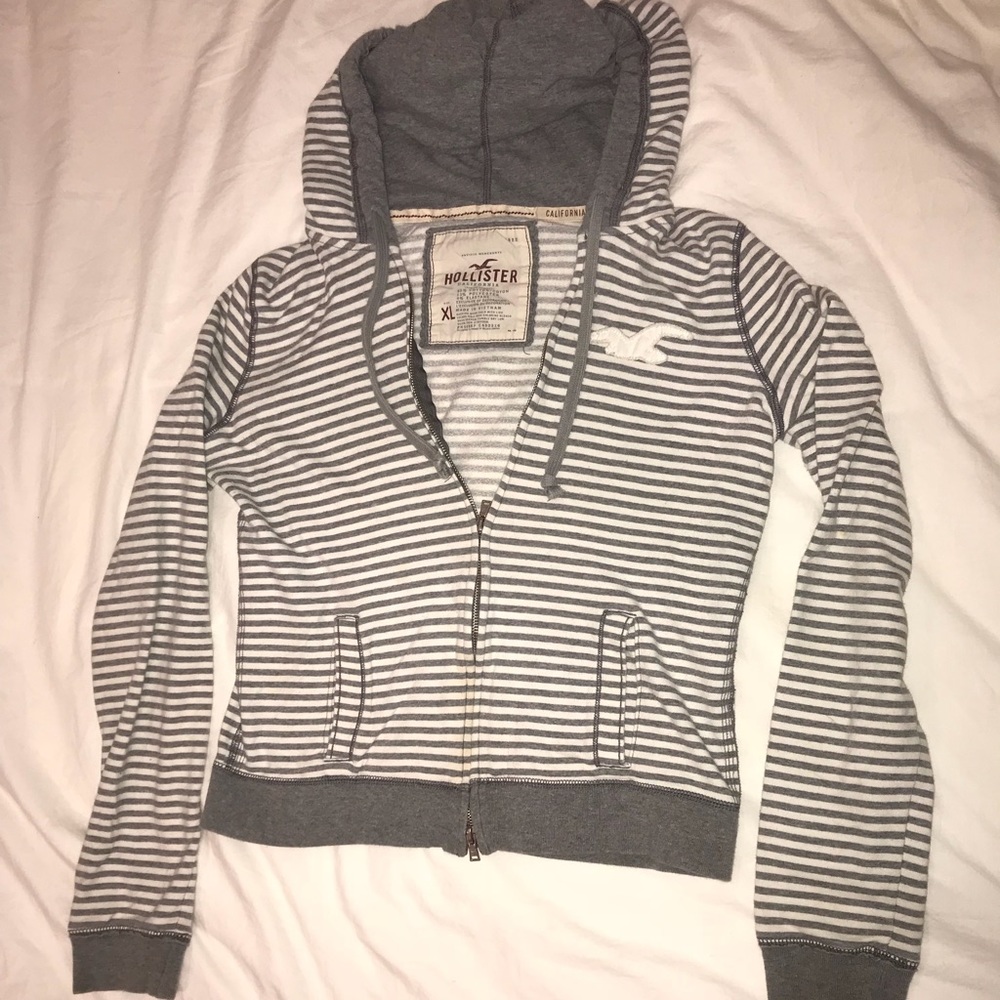 HOLLISTER XL GRAY STRIPED ZIP UP JACKET